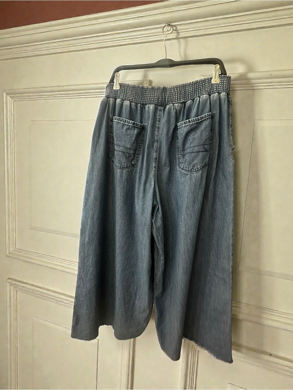 American Eagle High Rise Super Wide Leg Chambray Pants. Size: XXL